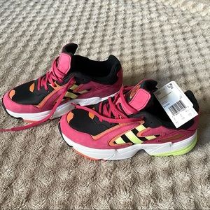 NWT Adidas Torsion shoes